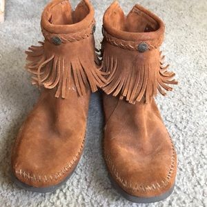 Minnetonka fringe booties size 10 women’s